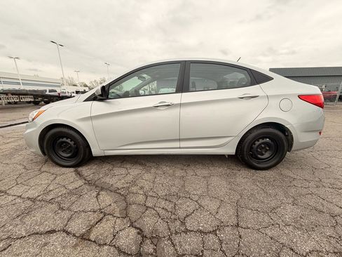 Used 2016 Hyundai Accent SE FWD image 3