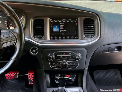 Used 2019 Dodge Charger SXT w/ Blacktop Package AWD/4WD image 9