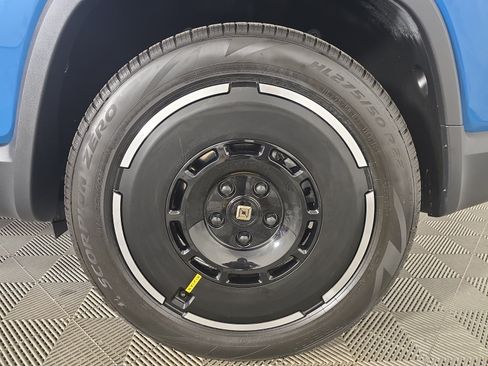 Used 2025 Rivian R1S Adventure Dual AWD/4WD image 10