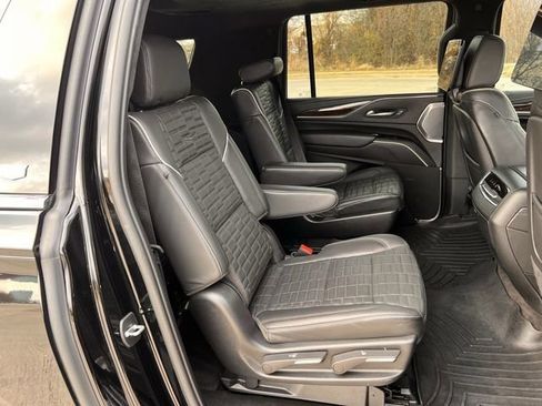 Used 2022 Cadillac Escalade ESV Premium Luxury Platinum image 29