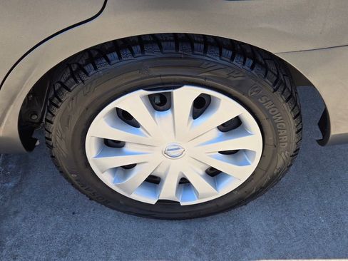 Used 2017 Nissan Versa SV image 10