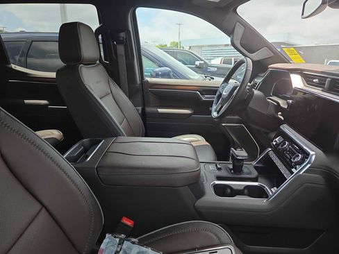 Used 2025 GMC Sierra 1500 Denali AWD/4WD image 4