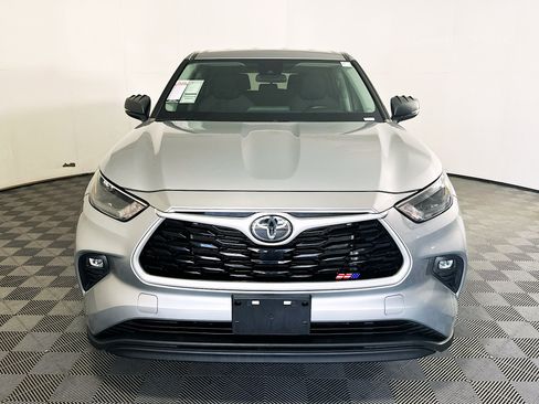 Used 2023 Toyota Highlander LE FWD image 8