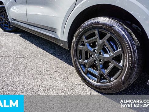 Used 2025 Kia Carnival SX w/ SX Dark Edition Package FWD image 15