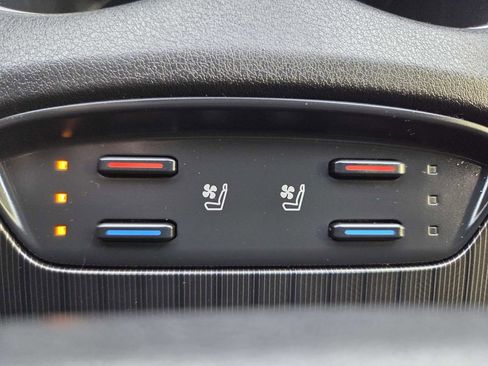 Used 2021 Toyota Venza Limited image 31