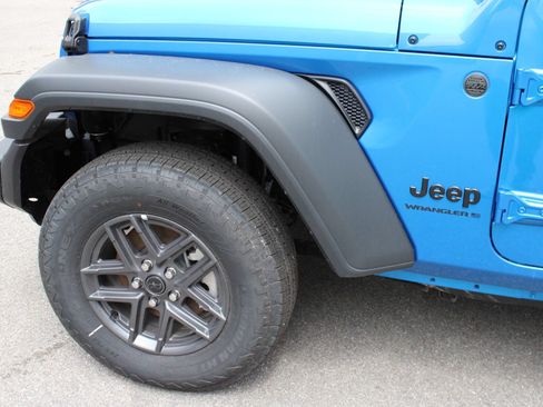 New 2026 Jeep Wrangler Unlimited Sport AWD/4WD image 11