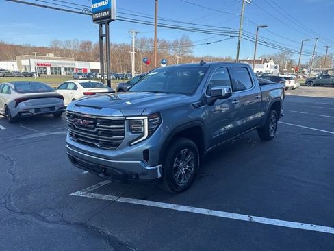 Used 2026 GMC Sierra 1500 SLT AWD/4WD image 4