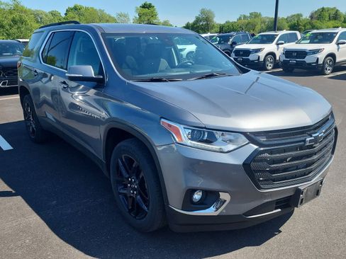 Used 2021 Chevrolet Traverse LT w/ LPO, Black Accent Package AWD/4WD image 2