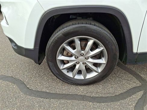 Used 2018 Jeep Cherokee Limited image 27