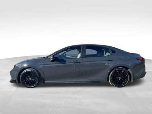 Used 2025 Toyota Camry SE image 16