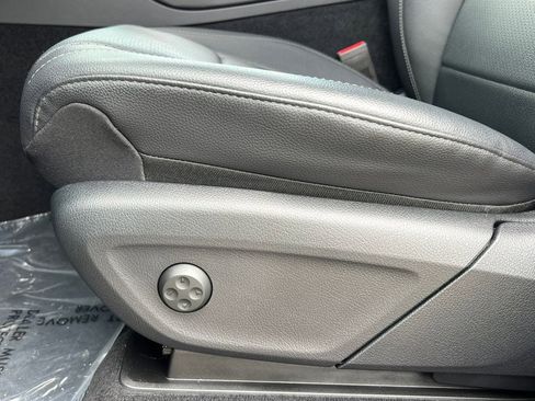 Used 2022 Mercedes-Benz GLE 350 4MATIC w/ Premium Package image 12