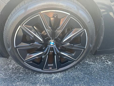 Used 2024 BMW 740i w/ Premium Package RWD image 7