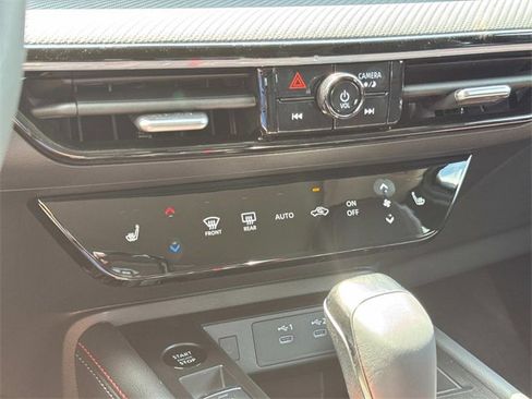 New 2025 Nissan Kicks SR w/ SR Premium Package image 32