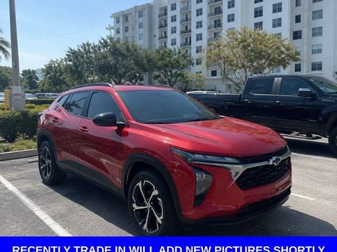 Used 2024 Chevrolet Trax RS w/ Driver Confidence Package FWD image 1