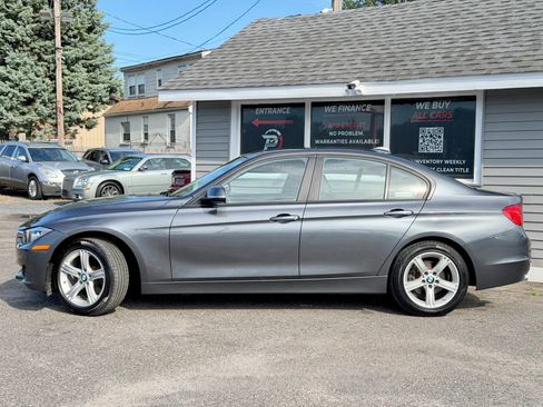 Used 2013 BMW 328i xDrive Sedan AWD/4WD image 2