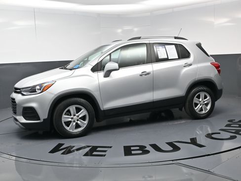 Used 2019 Chevrolet Trax LT w/ LT Convenience Package image 6