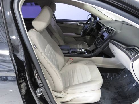 Used 2020 Ford Fusion SE FWD image 10