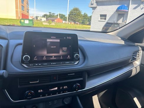 Used 2025 Nissan Rogue SV FWD image 37
