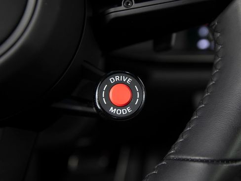 Certified 2025 Porsche 911 Carrera RWD image 33