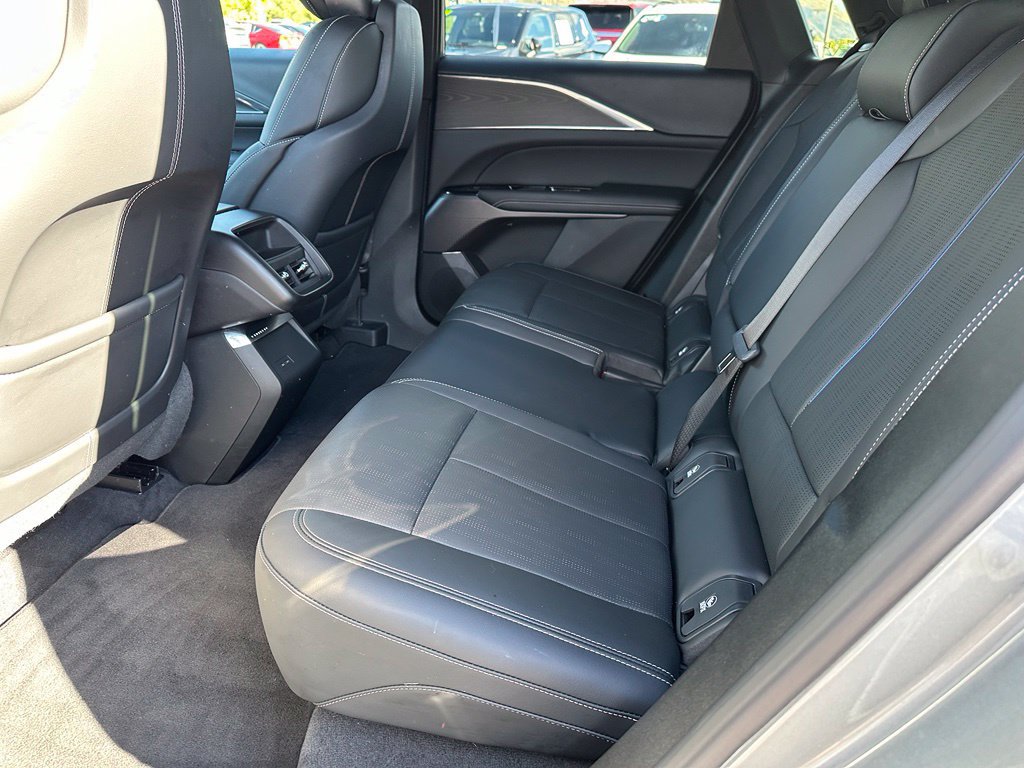Certified 2024 Cadillac Lyriq Luxury AWD/4WD image 28