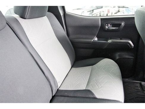 Used 2021 Toyota Tacoma TRD Sport image 10