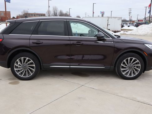 Used 2023 Lincoln Corsair Reserve w/ Equipment Group 202A image 4