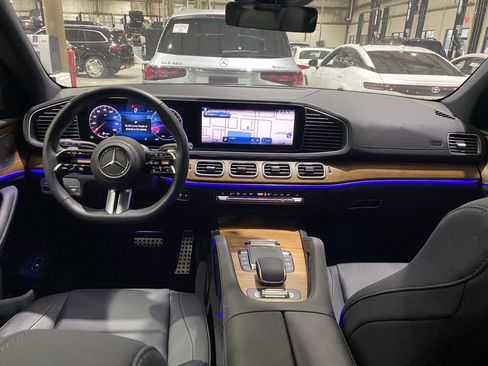 Used 2025 Mercedes-Benz GLS 450 4MATIC w/ AMG Line Exterior image 2