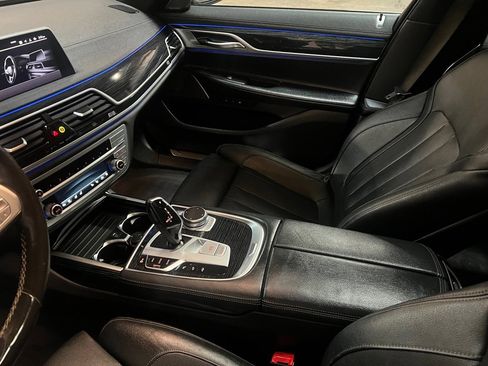 Used 2022 BMW 740i w/ M Sport Package image 54