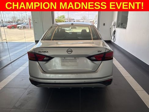 Used 2024 Nissan Altima 2.5 SV image 4