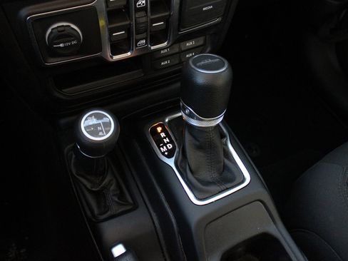 Certified 2021 Jeep Gladiator Willys image 25