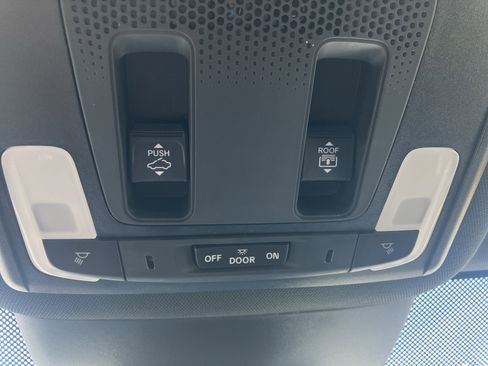 Used 2025 Honda Pilot TrailSport image 15