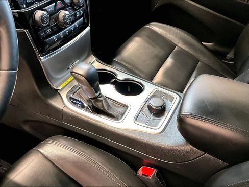 Used 2019 Jeep Grand Cherokee Limited AWD/4WD image 16