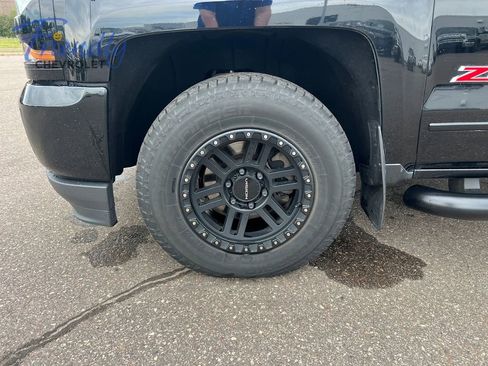 Certified 2018 Chevrolet Silverado 1500 LT w/ Rally 2 Edition AWD/4WD image 11