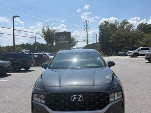 Used 2022 Hyundai Santa Fe SE FWD image 2