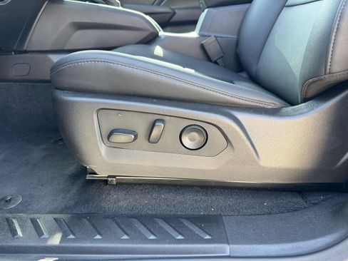 Used 2025 Chevrolet Colorado Trail Boss AWD/4WD image 30
