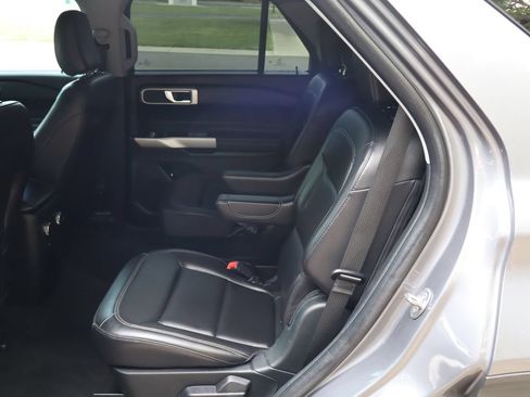 Used 2021 Ford Explorer XLT w/ Equipment Group 202A AWD/4WD image 19