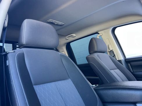 Used 2021 Nissan Titan SV w/ SV Convenience Package image 17