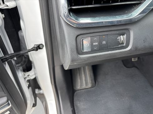 Used 2025 GMC Acadia Elevation FWD image 26