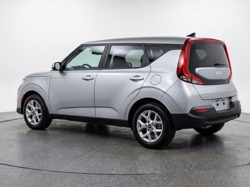 Used 2025 Kia Soul LX w/ LX Technology Package FWD image 6