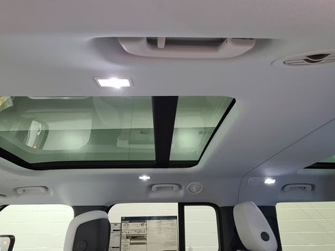 New 2026 Land Rover Defender 130 X-Dynamic SE image 15