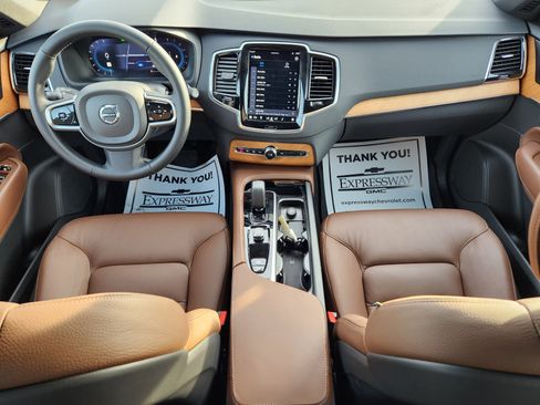 Used 2023 Volvo XC90 B6 Plus image 15