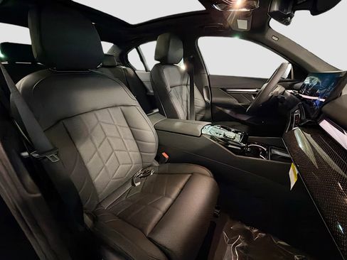 New 2026 BMW 550e xDrive w/ Executive Package image 15