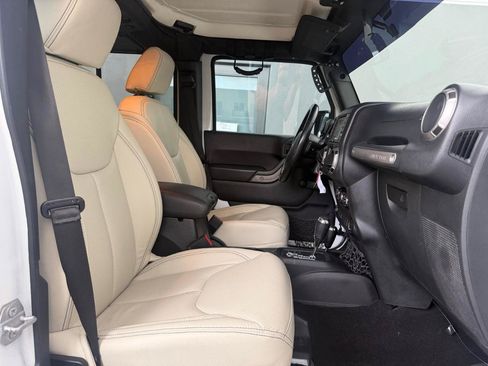 Used 2016 Jeep Wrangler Unlimited Sport w/ Connectivity Group AWD/4WD image 16