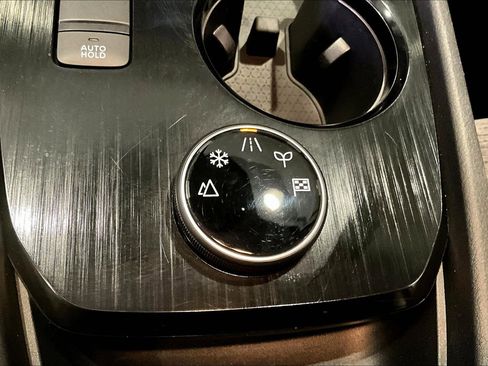 Used 2023 Nissan Rogue SV image 16