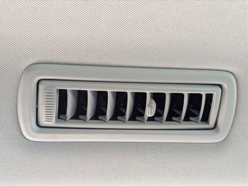 Used 2023 Toyota Highlander XLE image 20