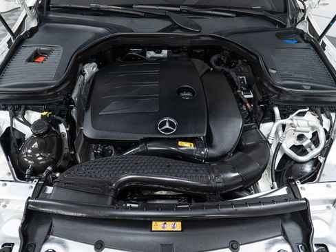 Certified 2022 Mercedes-Benz GLC 300 4MATIC image 9