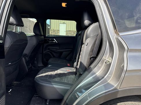 Used 2023 Mitsubishi Outlander SE Black Edition FWD image 15