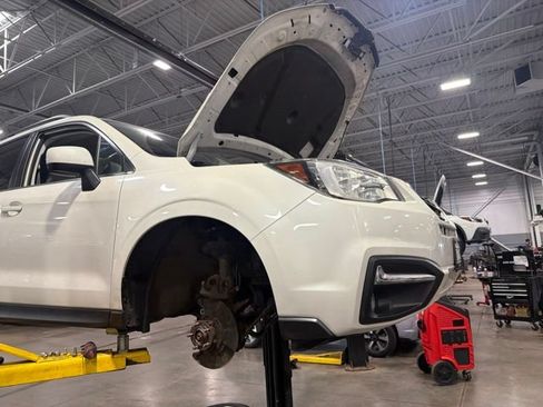 Used 2017 Subaru Forester 2.5i Limited AWD/4WD image 4