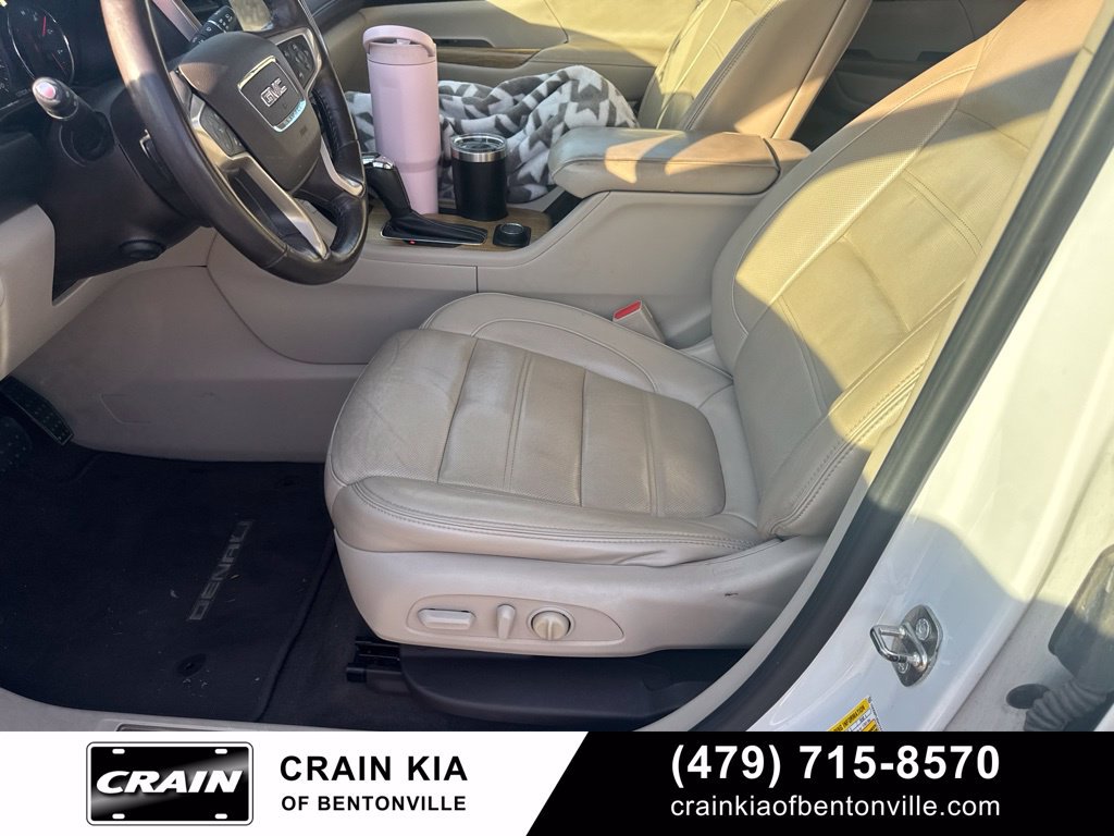 Used 2017 GMC Acadia Denali w/ Technology Package FWD image 8