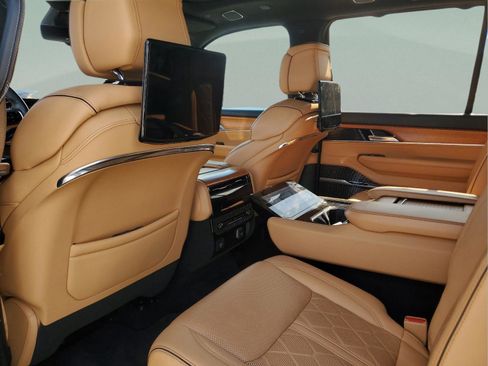 Certified 2022 Jeep Grand Wagoneer Series III w/ Rear Seat Video Group 1 AWD/4WD image 27